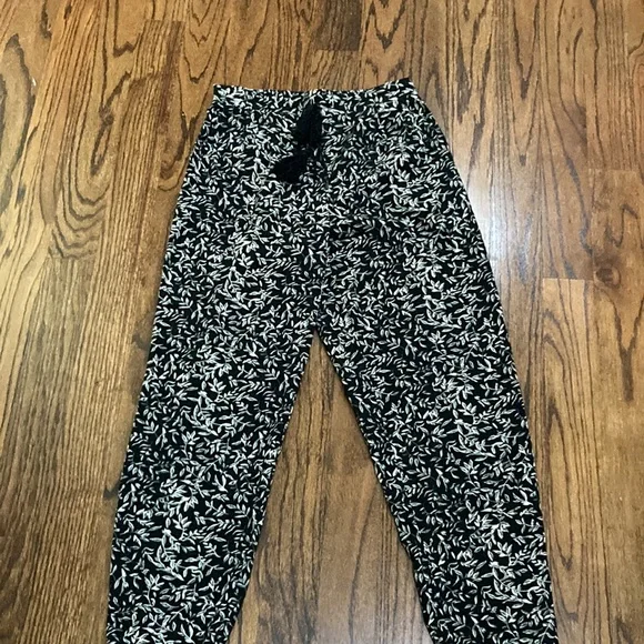 Floral patterned polyester pants with drawstring - Picture 3 of 3